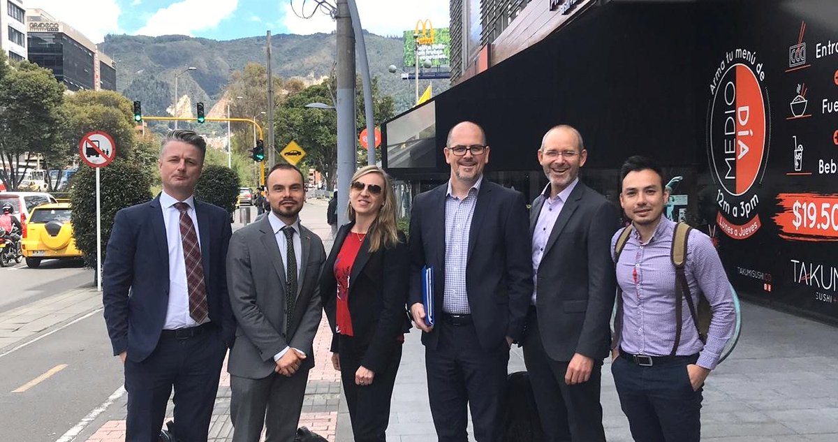AusEmbCO's tweet photo. ¡Se encuentran en Colombia 🇨🇴 los negociadores del gobierno de #Australia 🇦🇺 para el TLC!

Esperamos que sean unos días dude negociación muy fructíferos para ña relación Colombia-Australia.

#AlianzaDelPacífico #AustraliayColombia https://t.co/VqO5toUQBX