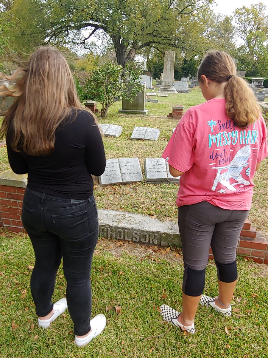 Hartifam's tweet photo. @TallwoodLions taking data from tombstones to build a population pyramid. Step 2 in today's #APHuman project. #LionsAmazing @JAAvila0918 https://t.co/E4ZACbkJOy