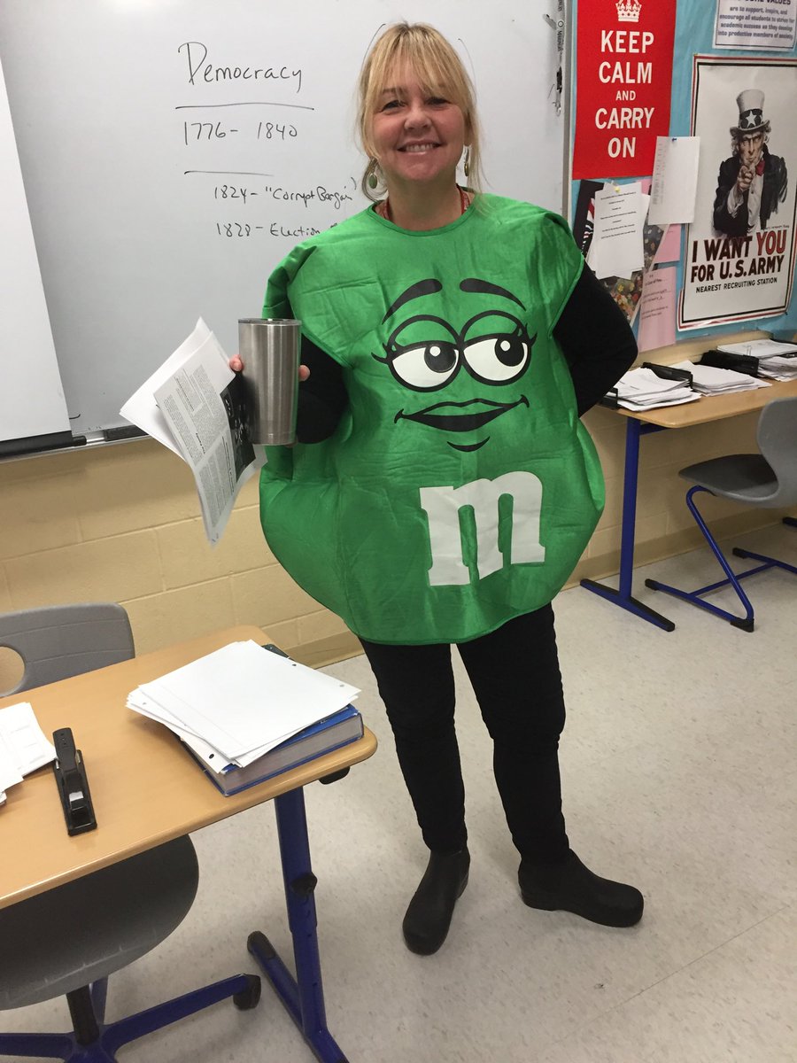 OHS_LMC's tweet photo. Nice to see students and staff in the Halloween spirit despite the dreary weather. https://t.co/574GSKM4Jh