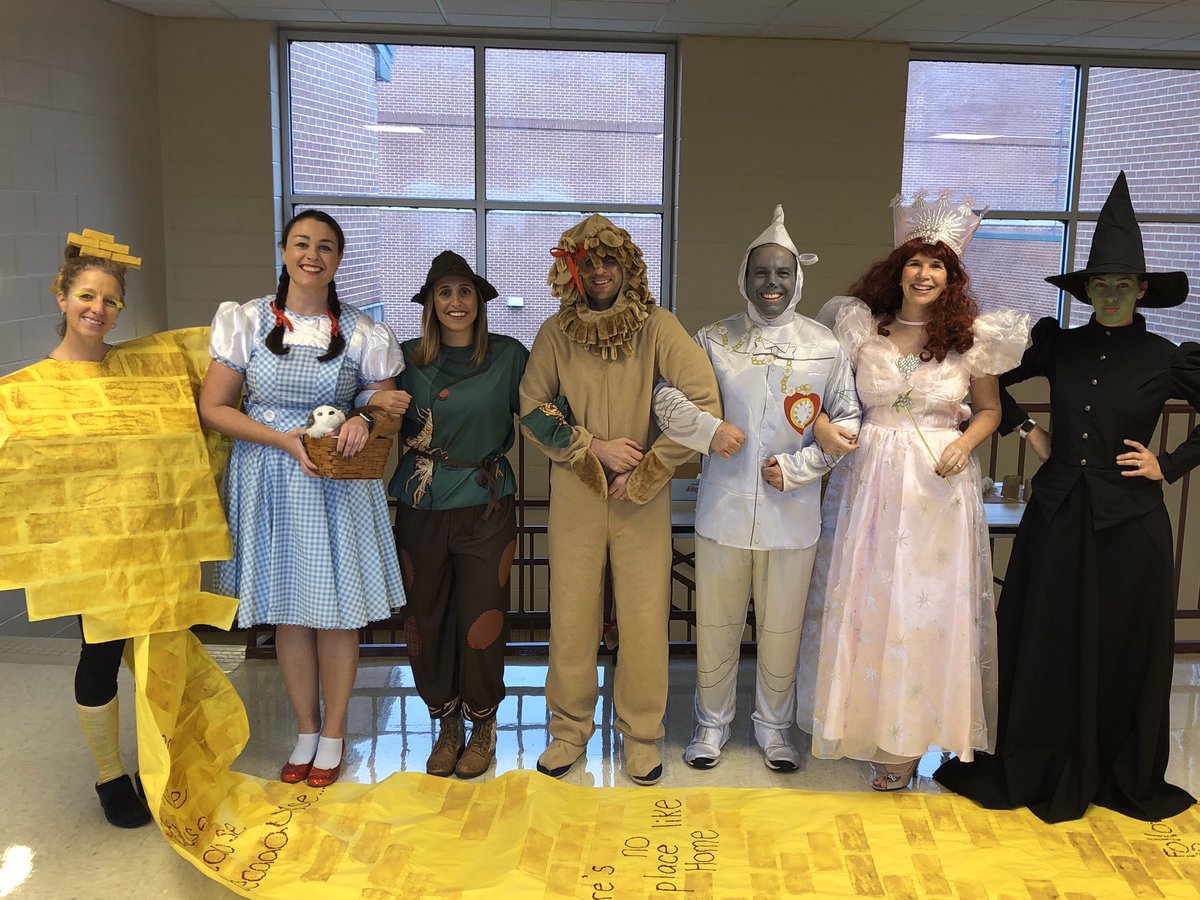 PESMrsWeltz's tweet photo. Happy Halloween from Mrs Weltz’s class!!  🎃👻 https://t.co/3TeKGdTcoh