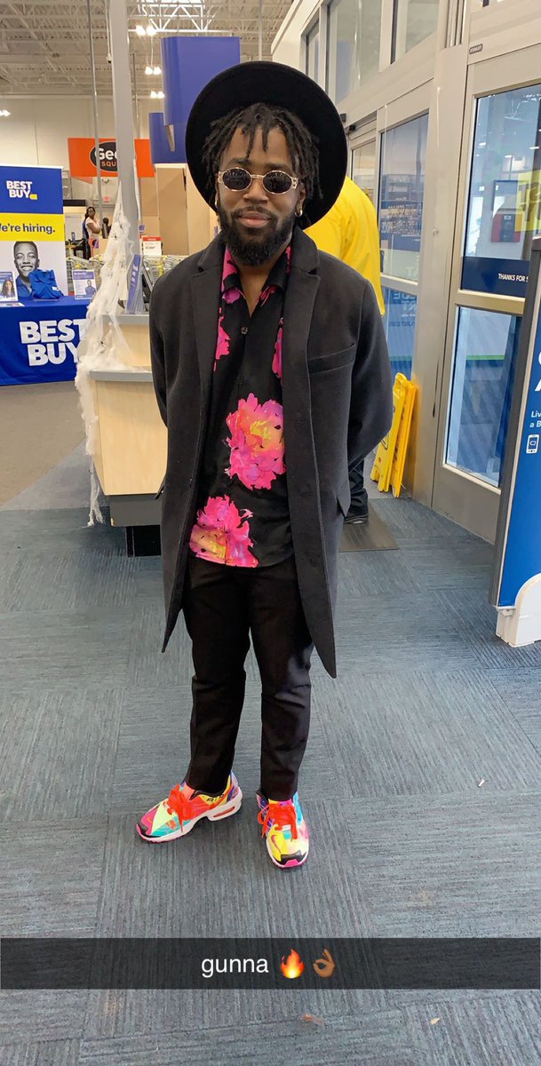 WooSkiBiggaveli's tweet photo. Had to bring the drip to Best Buy. #HalloweenDrip 🎃 https://t.co/QrSKXAHNL4