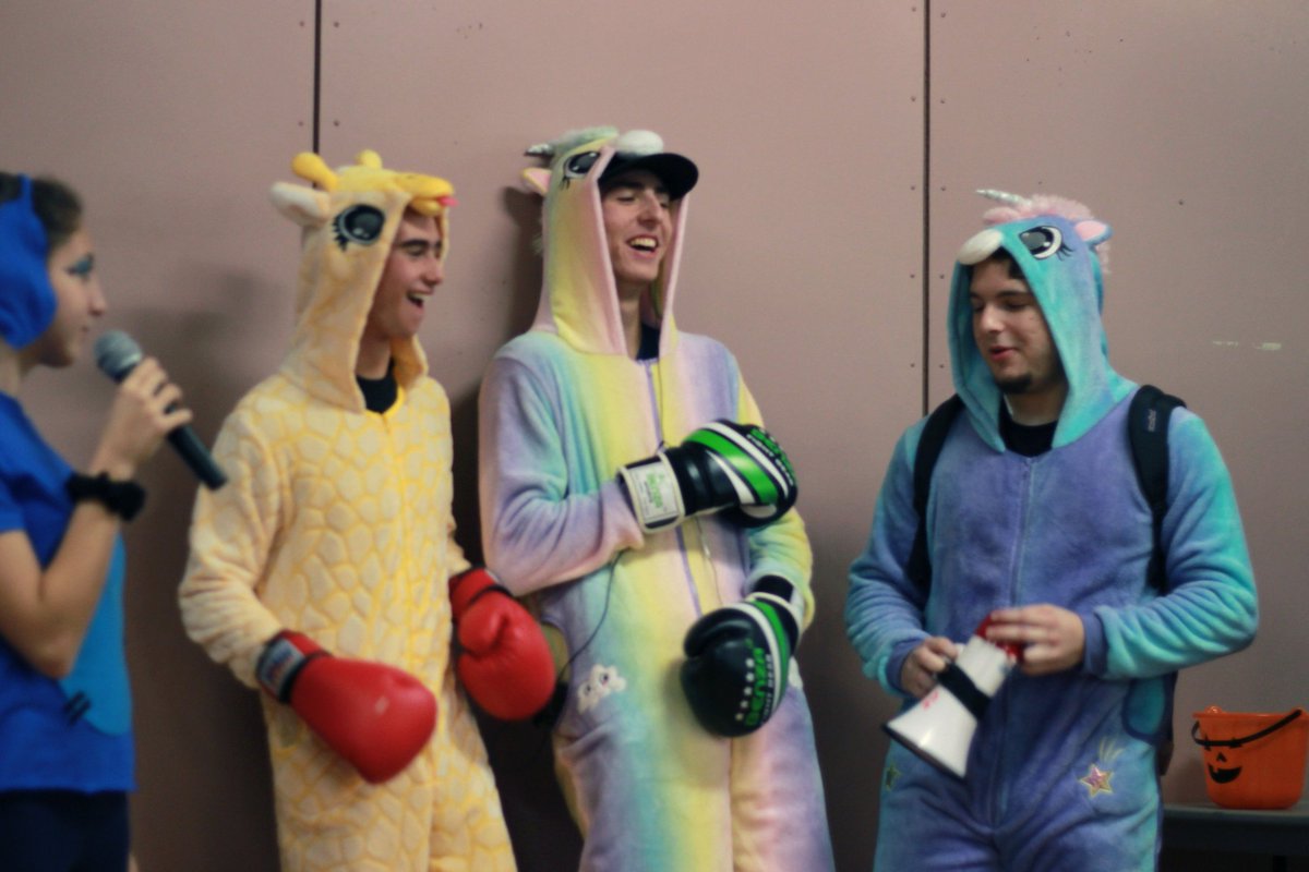 StEzMedia's tweet photo. Final day of @stez_sac Halloweek 🎃
Everyone looked great in their costumes and congratulations to the winners of the costume contests. 
More photos will be on our website throughout the week. (📷: Marco Di Fabio) https://t.co/7Y0HeZ31j3