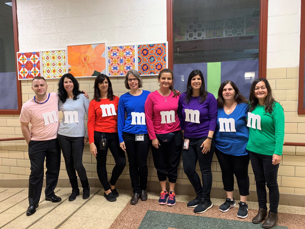 RossCoops31's tweet photo. What an amazing group of educators. Our costumes are pretty sweet... #WeAreChappaqua #RBPride #ChocoChat https://t.co/EGYidxe4EN