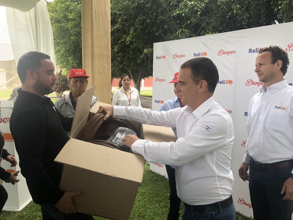 a_ichil's tweet photo. La empresa peruana #danper  inauguró una planta de desalinization construyó por la empresa israelí #relixwater. La tecnología de #israel ayudaría mejorar la productividad del agro productores. En el evento relix donó microsistemas de riego tecnificado para agrocultures familiares https://t.co/IS4pFK87EK