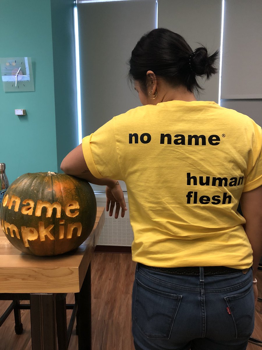 zarsbarz's tweet photo. A generic pumpkin for a generic person. 🎃

#NoNameBrand #halloweencostume #notsponsored https://t.co/cmhf4USdJS