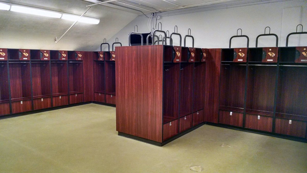 idealocker's tweet photo. #TBT @idealocker installed Epicenter 1000 Series lockers for the Saguaro High School Football Team! https://t.co/IIRTGuos1Z #lockerroom #athleticclub #athleticfacilities #football #locker #customlocker #lockers #fitnesscenter #countryclub #construction #architecture https://t.co/iDENoG5sKC