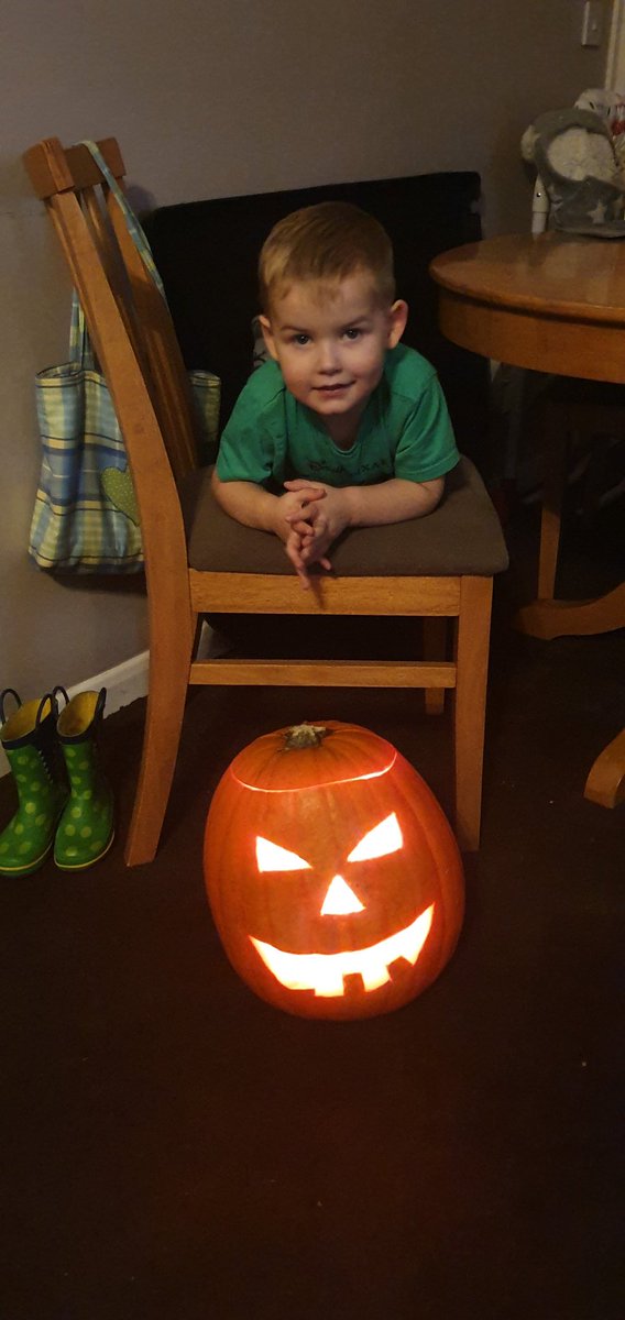 MrLSmalley's tweet image. Better late than never. Helped the nephew carve his pumpkin this afternoon 🎃🎃🎃 #crackedtooth #NYPpumpkins