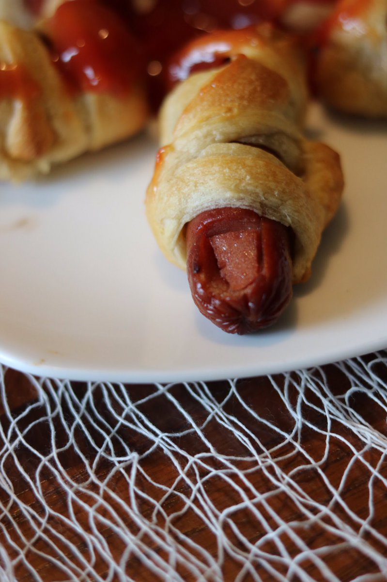 SnackDownPod's tweet photo. New meaning to “hot dog fingers” in our new ep? https://t.co/BtpDzzuUbk