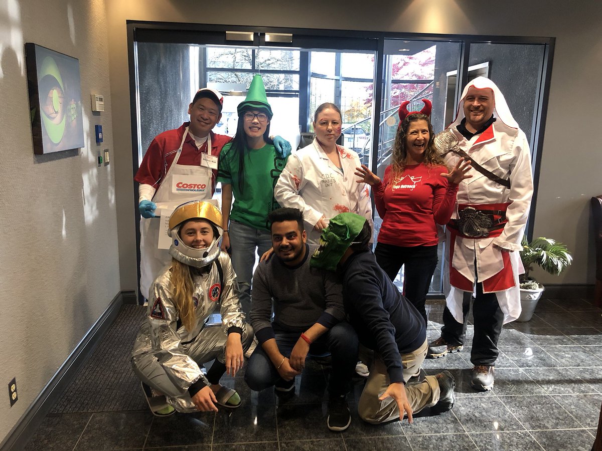 🎃 HAPPY HALLOWEEN 🎃
From all of us at Vancouver Fire we wish you a Happy Halloween full of treats and "boo's"! 
Remember to take note of where your closest fire safety equipment is and play safe if you're using any fireworks tonight.  👻👩‍🚒💥