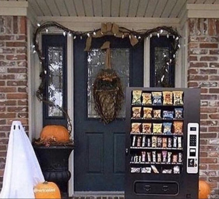 Beverichvending's tweet photo. Ready for #Halloween 😁 https://t.co/2CCLVjmlAG