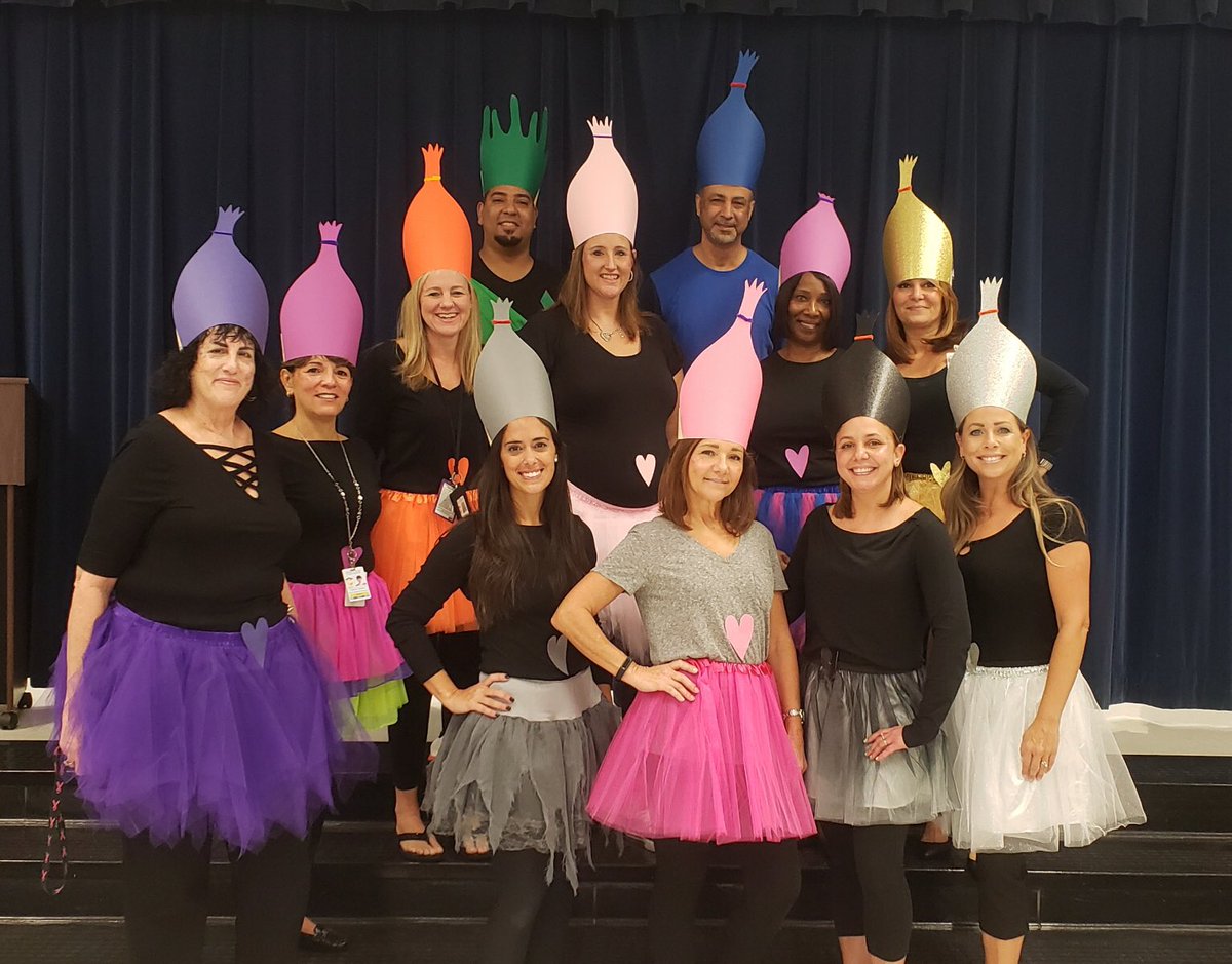 PrincipalCrosby's tweet photo. Spooktacular day @sunsetlakeselem https://t.co/oDVozSuV0H