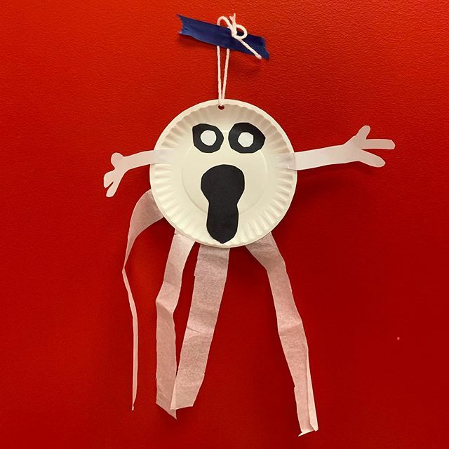 spotsot's tweet photo. Happy Halloween! This cute ghost was made using a paper plate, construction paper and streamers! #halloween #ghost #occupationaltherapy #occupationaltherapist #finemotorskills #visualmotorskills #sensoryplay https://t.co/oGKEQz6Orz https://t.co/ykUaZFd7GX