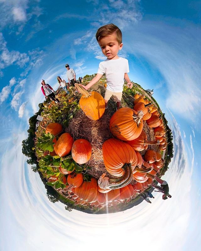 Happy Halloween everyone! Here's a fun tiny planet capture by <a href="/surf06/">より</a> to get you in the Halloween spirit! Tag #GoWorx in you shots today so we can see your costumes + how your are celebrating! 🎃👻🍁