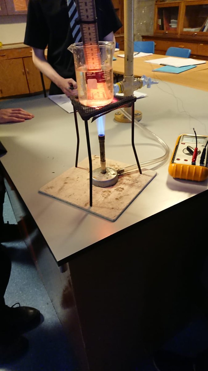 CumnockScience's tweet photo. Mrs Gardette's S5 Physics class investigating the effect of temperature on resistance 🌡️ https://t.co/rBfQCfyRm4