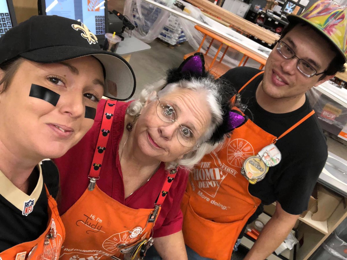 leigh_cano's tweet photo. #6327, Gandy Home Depot wishing you a SPOOKTACULAR Halloween. @StacyMaisonet @RBDuplessis @gleeramirez @LonaJoe6327thd @teresa39002397 https://t.co/xYvN7GfKKy