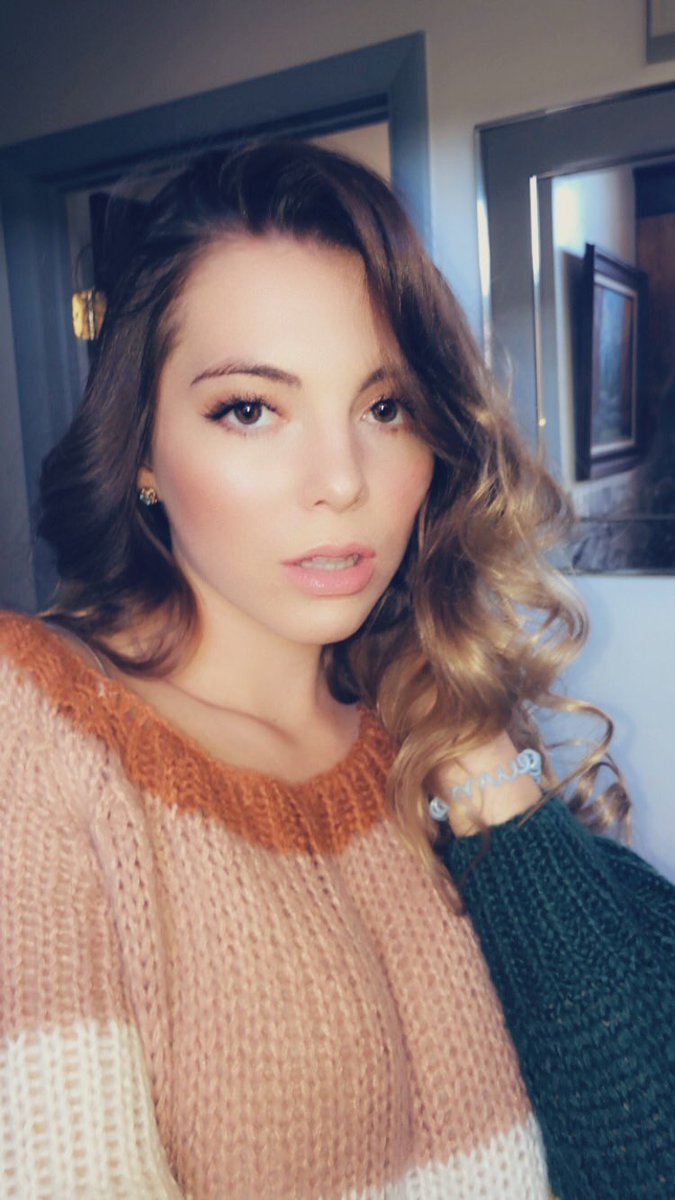 jessderrick_'s tweet photo. happy halloween 🎃 https://t.co/H9hn5jIULt