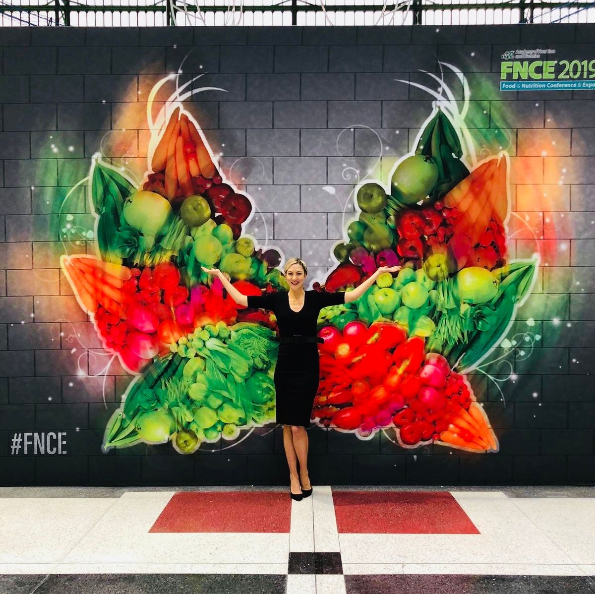TheGutHealthDoc's tweet photo. SIBO aka small intestinal bacteria overgrowth. Yes it's a thing! So honoured to speak at #FNCE &amp; share the latest evidence on SIBO with so many of my dietetic colleagues. Feeling very inspired by our profession &amp; excited for opportunities to make real changes in food industry 🙌🏼 https://t.co/EUamkqFR1Z