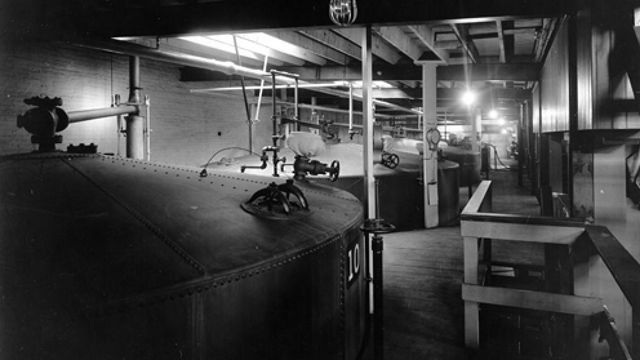 🎃Happy Halloween! 

#DidYouKnow the Distillery District (a short walk away from our hotel), is expected to be home to a number of unexplained ghost sightings? The ghost of founder James Worts Sr. has been rumoured to be lurking around the fermenting cellar at night. 

Dare to 👀