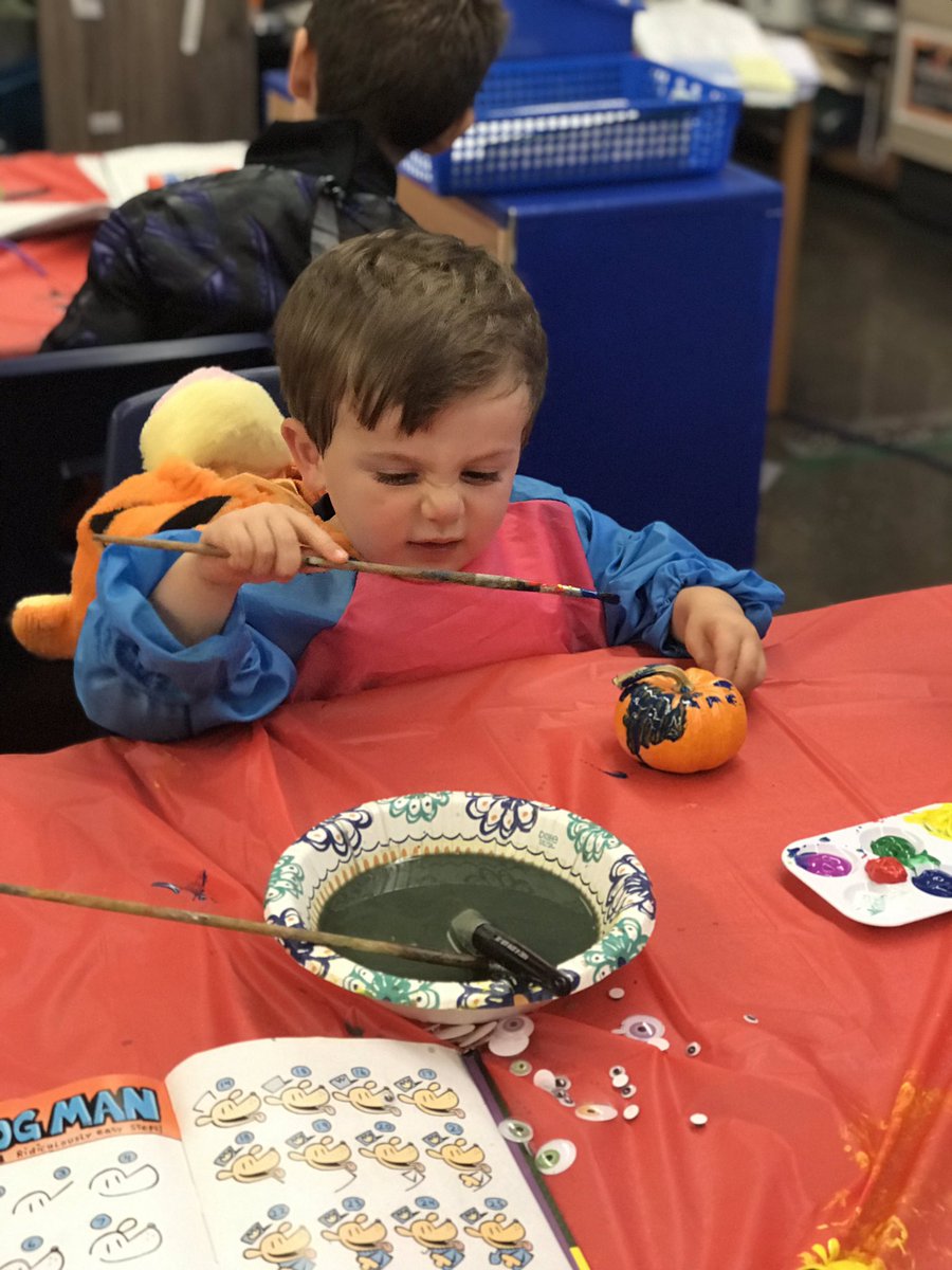 mrsprevidi's tweet photo. There’s nothing better than a best friend at school! Love my tigger! #medfieldps #wheelockians https://t.co/nUNLlJ1FTK