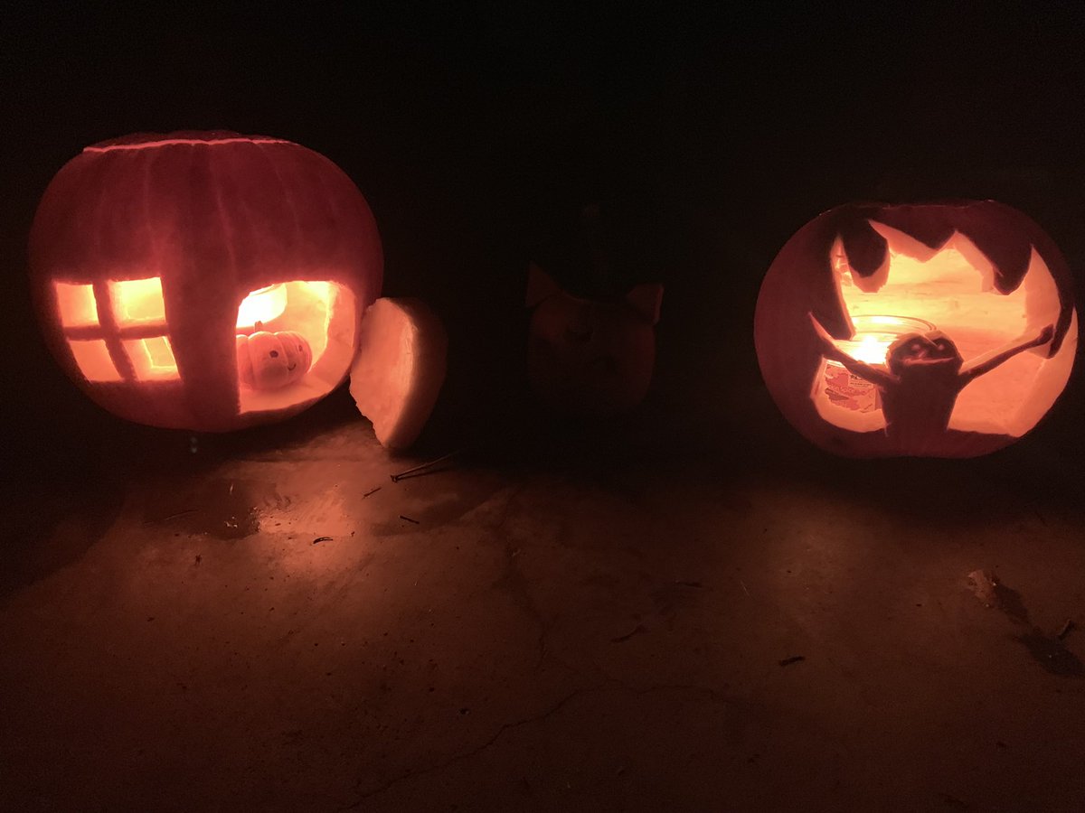 atom_bandit's tweet photo. Happy Halloween! My bf carved the one on the left...I carved the monstrosity on the right https://t.co/lH3bXYJ9Y3