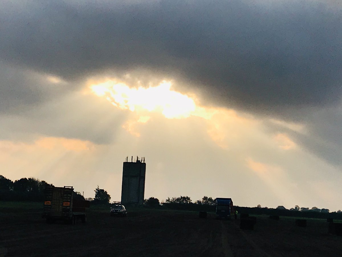 rackhamltd's tweet photo. Cracking sunrise in #Hollesley  Suffolk this morning. Thanks for the photos Foz! 😁📸☀️
#turfsupplier #eastanglia #rackhamltd https://t.co/IrAhEPNpaZ