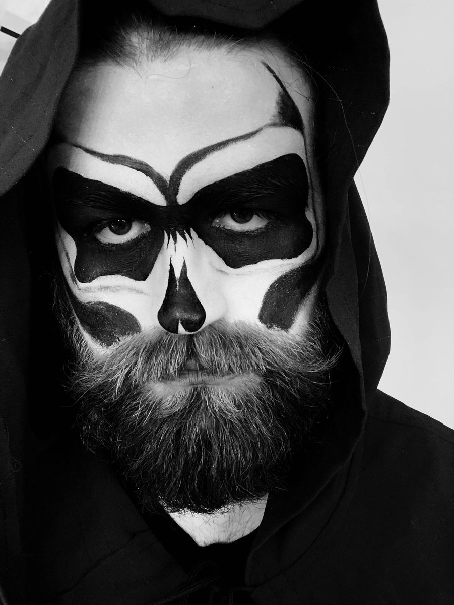 papieternaL's tweet photo. ☠️ happy halloween https://t.co/Devf9nxXXv
