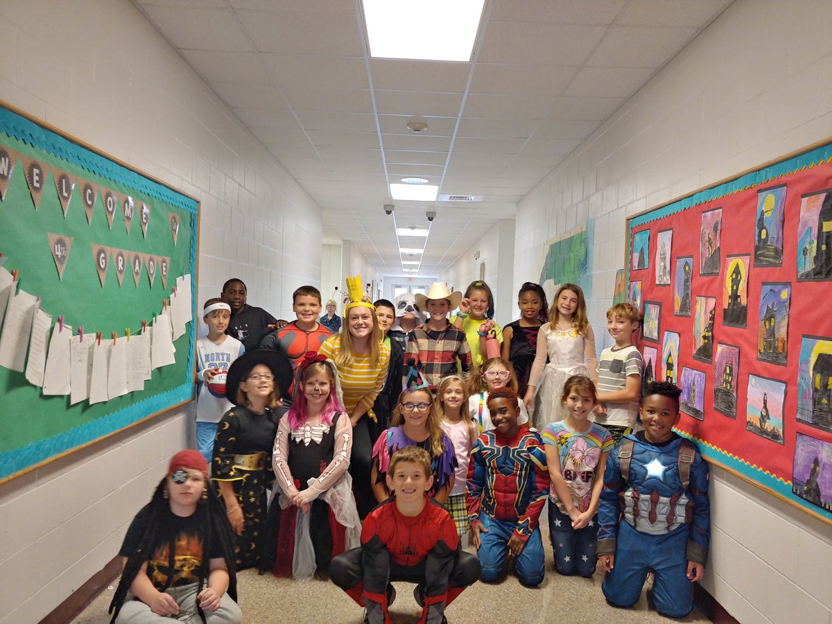 EmilyFWinters's tweet photo. Happy Halloween!!! #Queenbee #BESteachers #bridgetonelementaryschool #sailandprevail #4thgrade https://t.co/18WTt2MSZP
