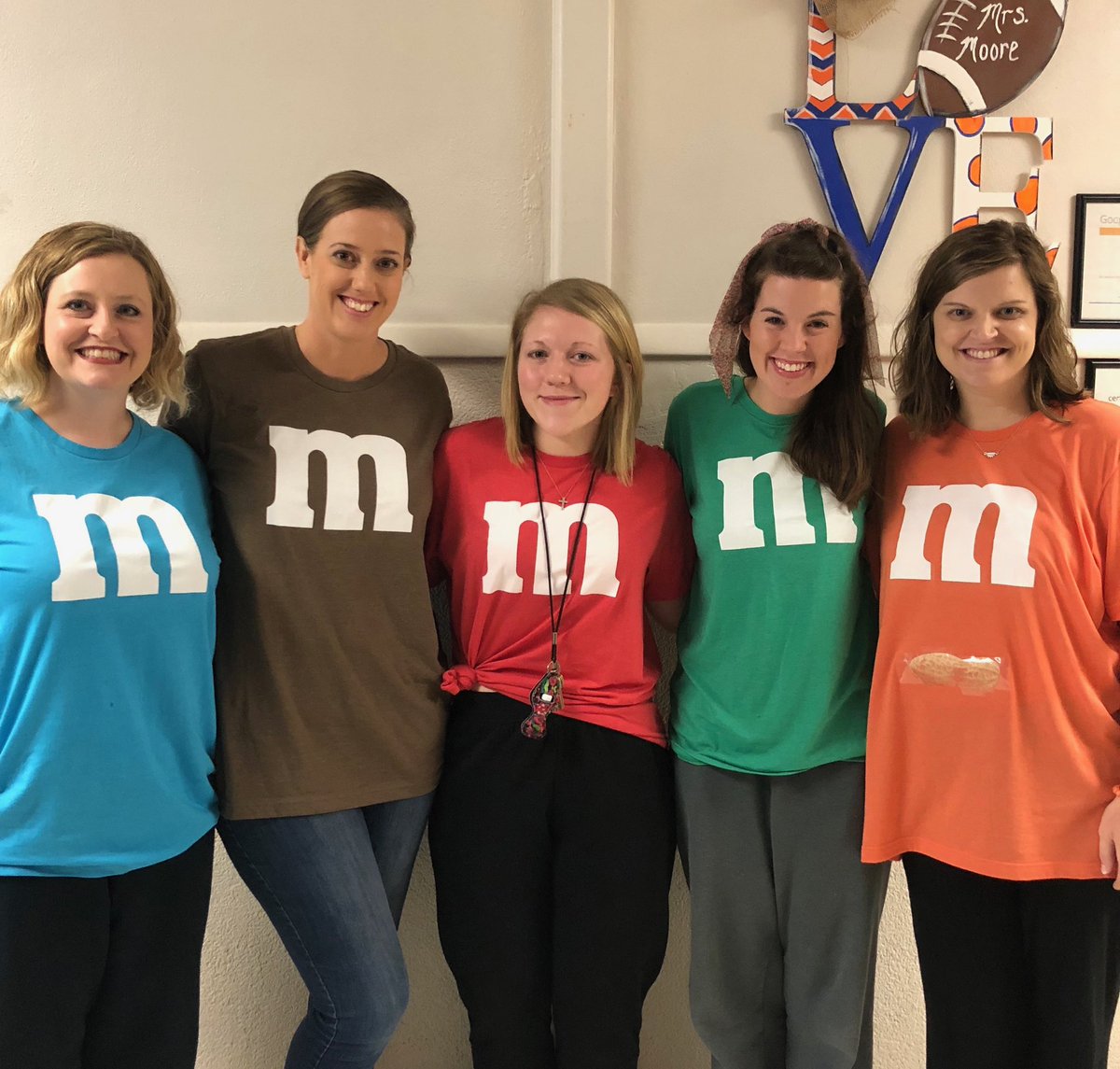 CaseyMooreEDU's tweet photo. Happy Halloween from the #200Building at @CHHSTrojans! https://t.co/LpRPTfz84h