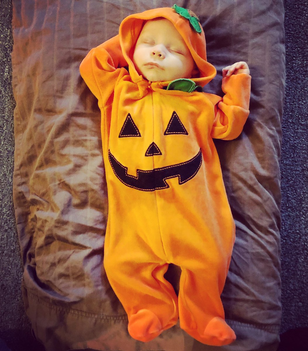 Alex_K_Black's tweet photo. Happy Halloween from our sleepy little pumpkin! 🎃⠀
#happyhalloween #halloween #babiesfirsthalloween #pumpkin #babypumpkin #tinypumpkin #theo #cutest #sleepy https://t.co/DQJv8WzKd9