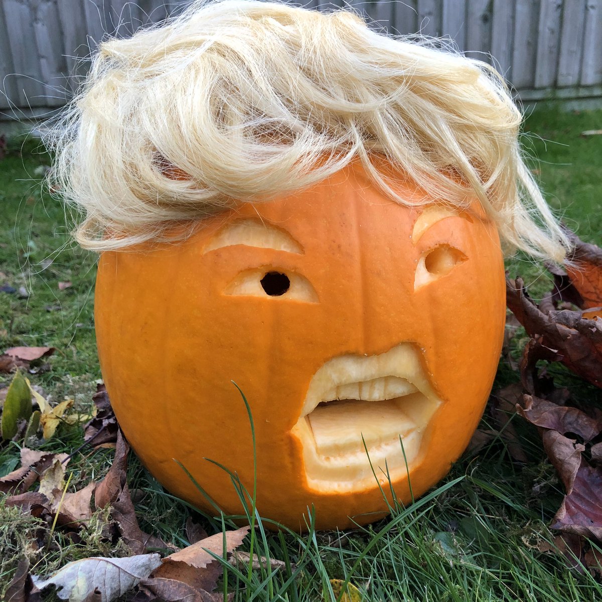mellondougal's tweet photo. Making a Donald Trumpkin 🤣 #WSPHalloween @workshopplay @mellondavina https://t.co/B9rofh6a1o