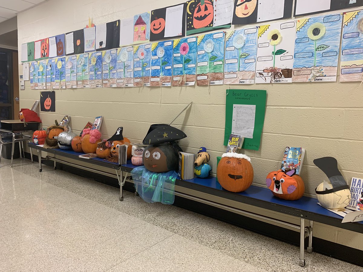 lanie0821's tweet photo. We have some “Spooktacular” pumpkin book report projects in 3rd grade 🎃 @FawnArea https://t.co/myx17gPVlC