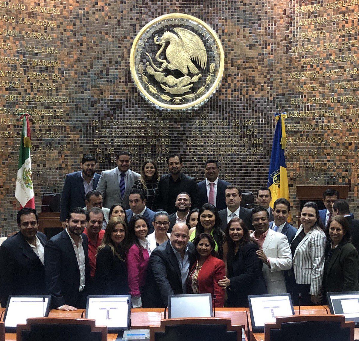 Hoy fue mi última sesión como Secretaria de la Mesa Directiva del @CongresoJal, donde además tuvimos la Sesión Solemne en la que el Dip. <a href="/HernanCortesB/">Hernán Cortés</a>  dio el Informe de Actividades del Congreso del primer año de la LXII Legislatura en compañía de <a href="/EnriqueAlfaroR/">Enrique Alfaro</a>