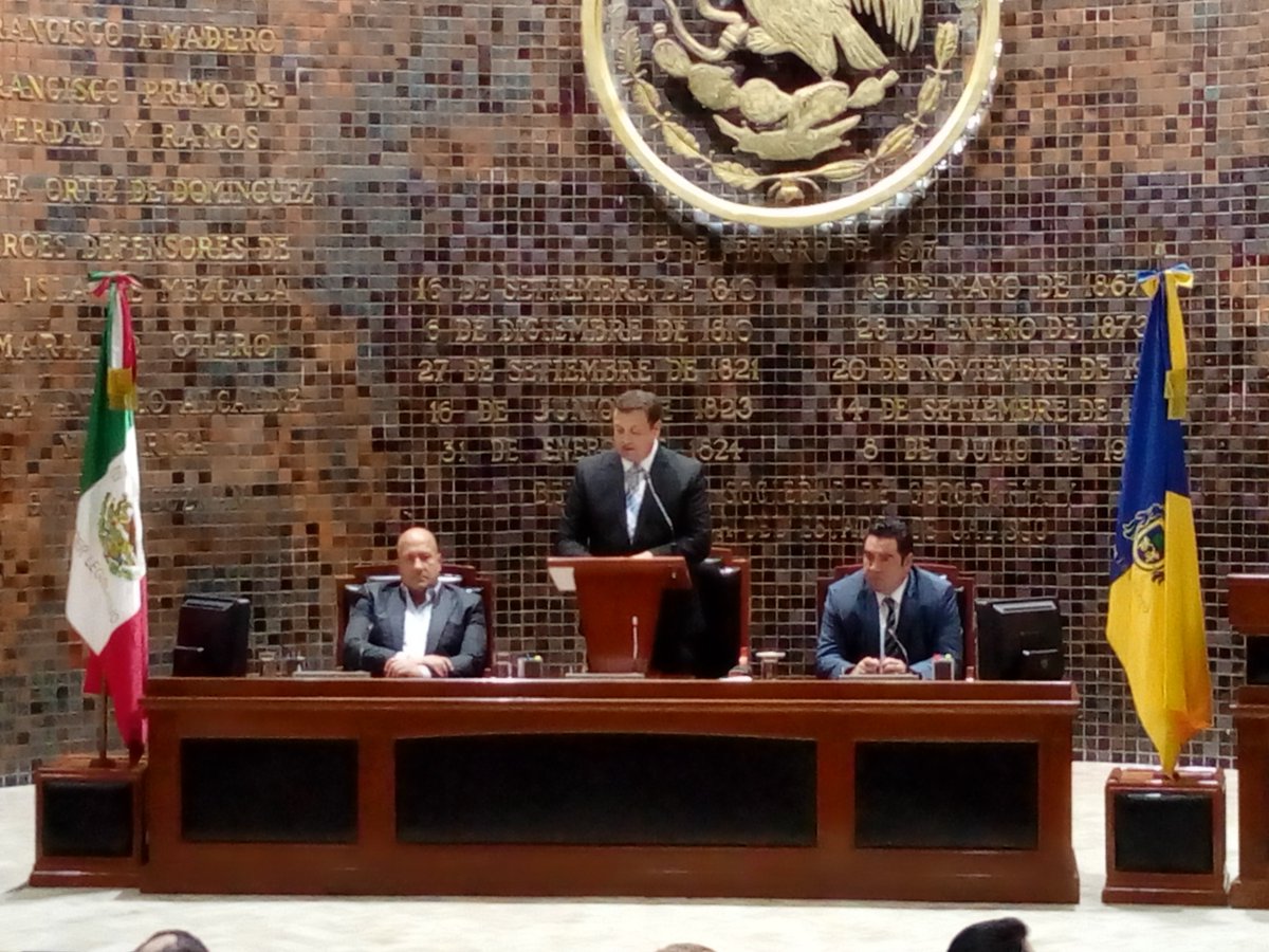 Mi sincera felicitación a mi amigo el Dip. <a href="/HernanCortesB/">Hernán Cortés</a> por su excelente labor como Presidente de la Mesa Directiva del Congreso de Jalisco, responsabilidad que concluyó el dia de hoy, dando muestra de su capacidad y compromiso de trabajo en beneficio de todos los Jaliscienses.