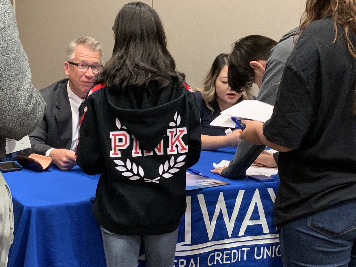 Today 45 students from #highland park middle school participated in a #realityfair ⁦@HiwayFCU⁩ @UofStThomasMN⁩ ⁦@cityofsaintpaul⁩ #park and rec #collaboration #financialeducation #udulting ⁦@SPPS_News⁩