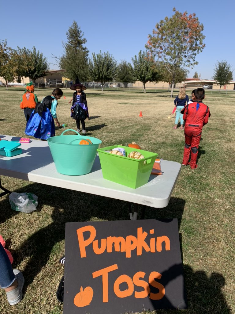 DawsonGrizzlies's tweet photo. PAW Celebration Fall Carnival!🎃 https://t.co/niS3G77tev