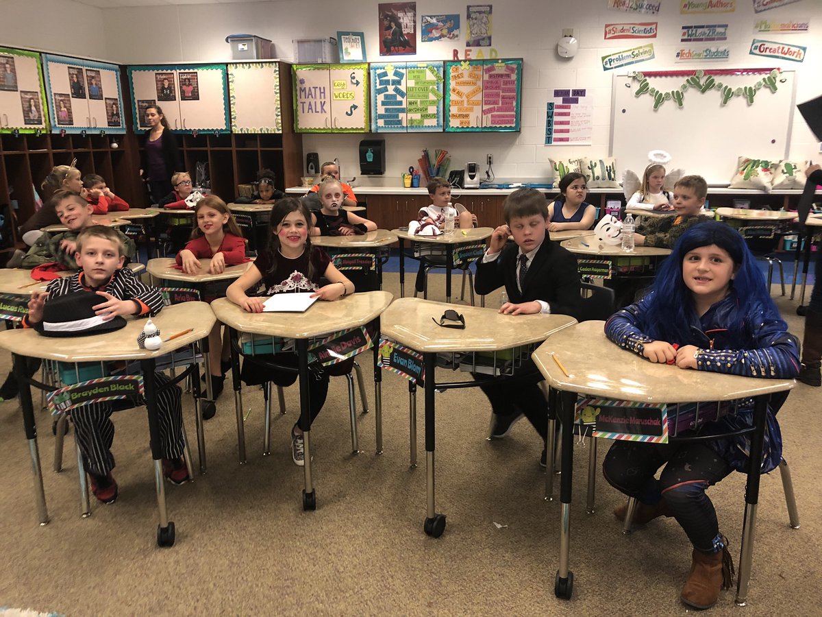MrsDSteele's tweet photo. Always a fun but crazy day at school! Happy Halloween! 🧡@MuseCMSD https://t.co/4WKMS3jzxG