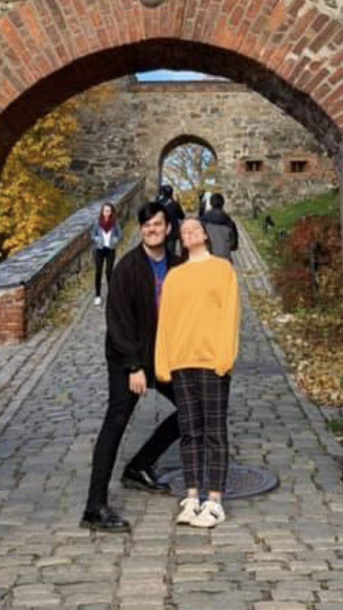 ashleighvpowell's tweet photo. Ummm...please ignore my mum’s low quality photo...but why do me and robin look like separate cardboard cut outs? why are we stood like that?! https://t.co/wPm2aXTQhl