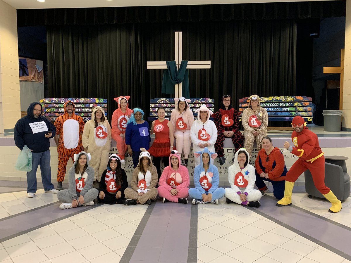 StMariaGorett's tweet photo. Happy Halloween @StMariaGorett Grizzlies.  Be safe and stay dry tonight when trick or treating!  Remember to be grateful for the treats! Yum 😋 https://t.co/FyOjGCdI3Q