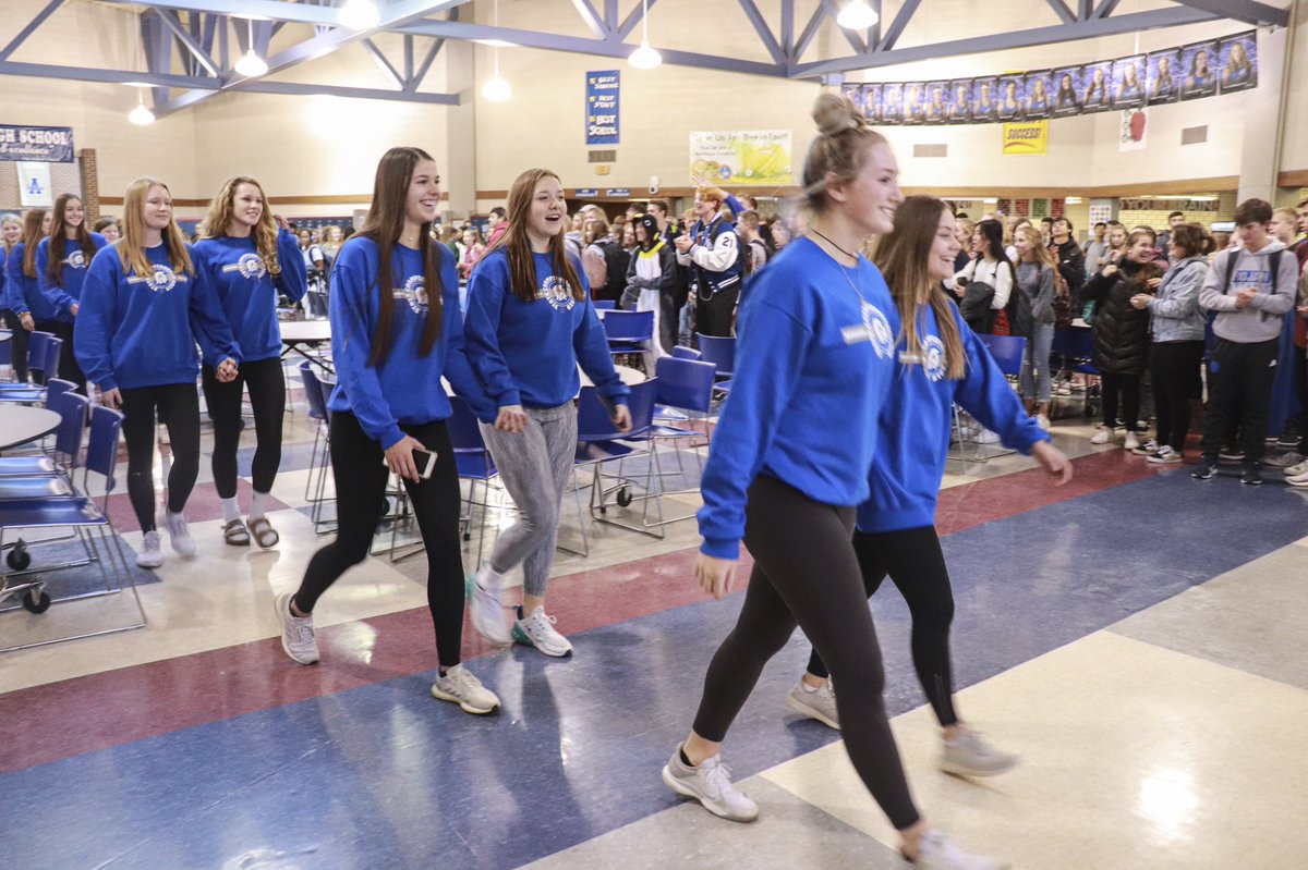 AndoverNetwork's tweet photo. And they’re off. Good luck to @TrojanVolleyba1 at 5A state tomorrow! https://t.co/JeoOWRuoMZ