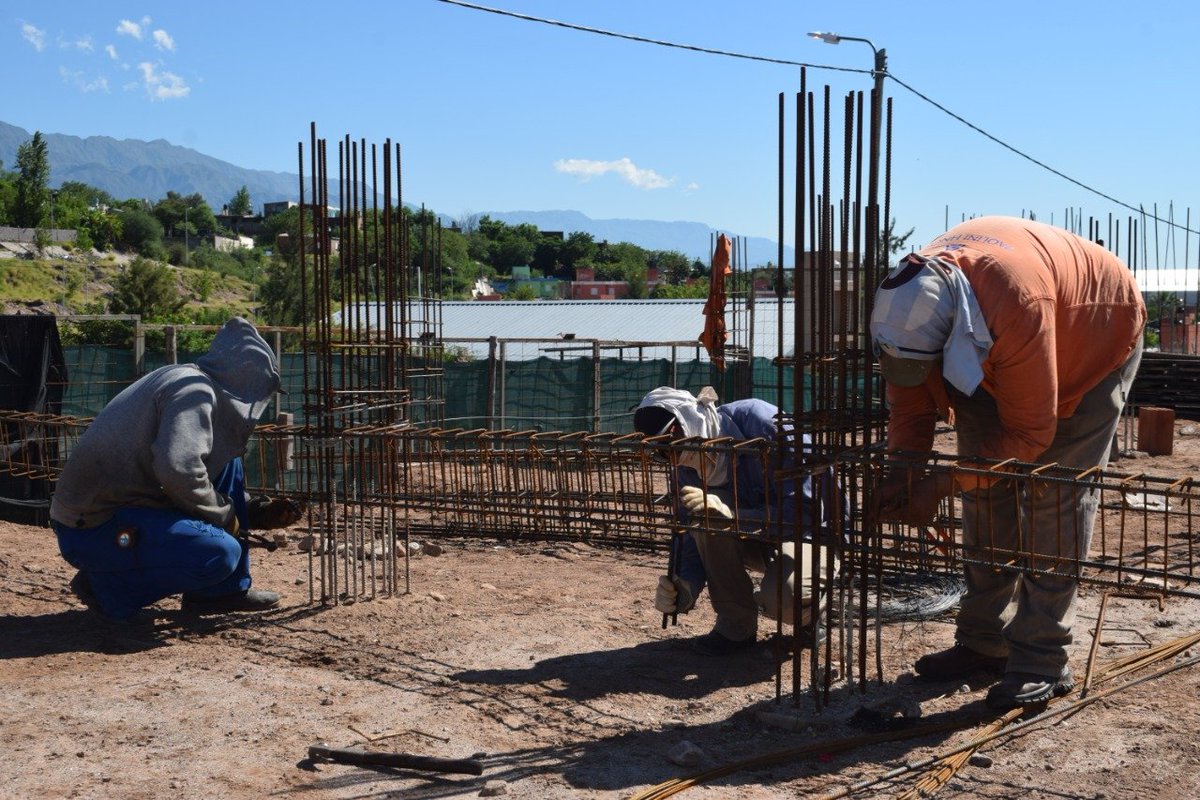 Minsaludlrj's tweet photo. #4AñosConJudit Se dio inició a la construcción de un nuevo Centro de Salud para el barrio Yacampis https://t.co/Z8ZTizCZPQ