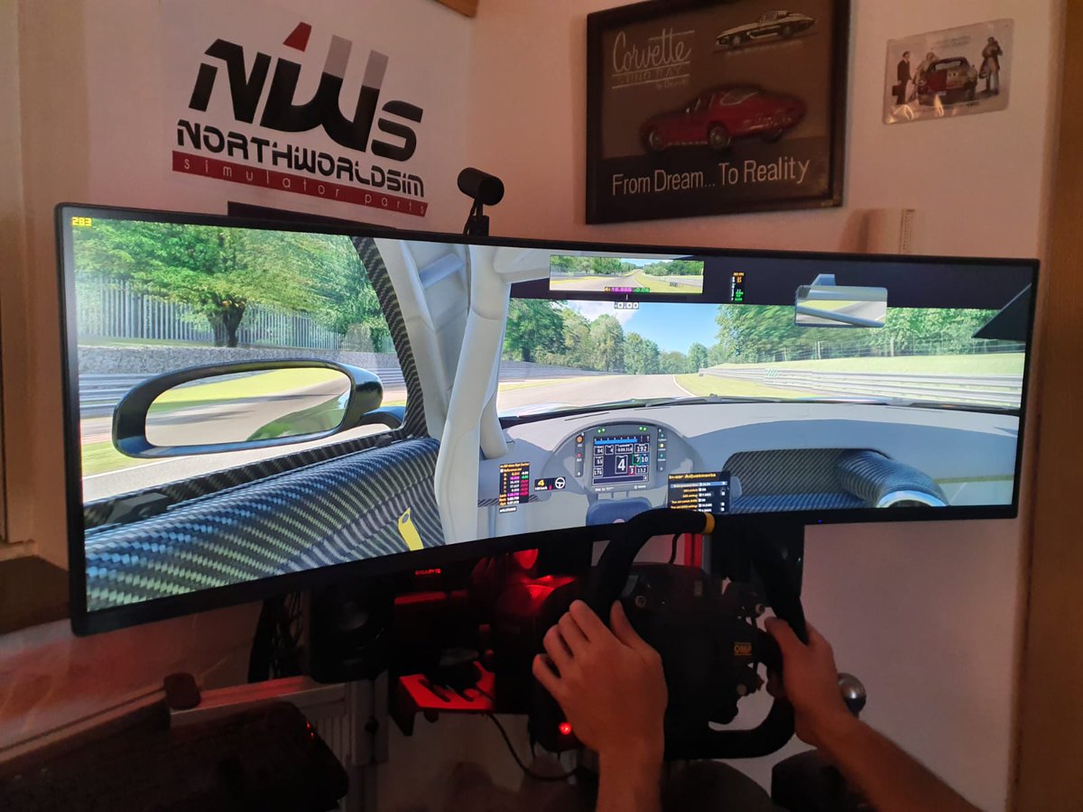 Visita muy muy especial hoy de <a href="/M_A_Moya/">Miguel Ángel Moyá</a> 
Un muy grande, no sólo por quien es, si no por como es. Natural, sencillo y humilde, además de un pilotazo.
Muy enriquecedora e interesante tu experiencia en pista con coches reales, Clio Cup, TCR y varios GT3, casi nada, tela!