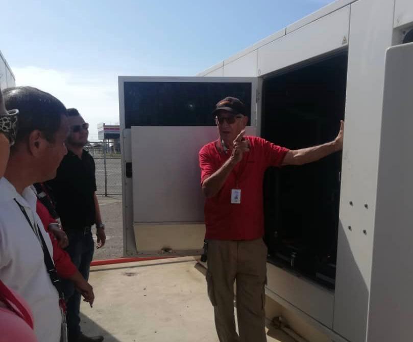 baer_ve's tweet photo. #SabíasQue | #31Oct ¡Pensando en nuestro pueblo! @BAERVenezuela realizará pruebas de carga del grupo electrógeno recuperado en @Aeropuertobna de Barcelona, para garantizar la energía secundaria en la terminal aérea, en caso de existir una falla principal #IndigenasEnCombate https://t.co/3bb5ToZub2