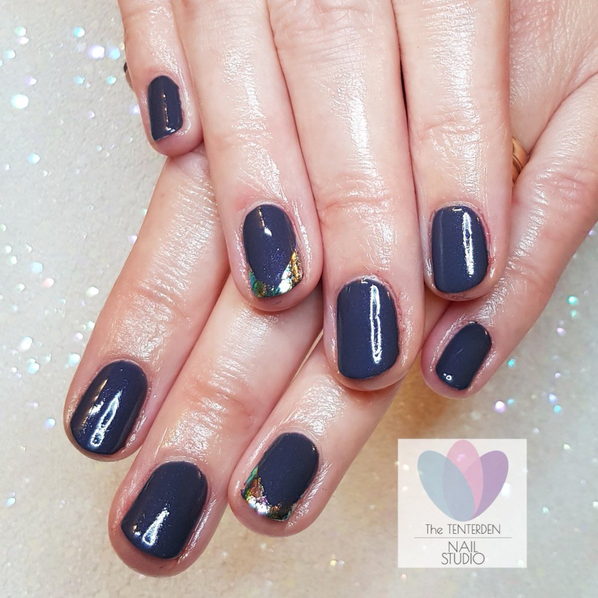 tenterden_nails's tweet photo. Foil nail art gives this @Gelish manicure a unique finish - another way to ad some sparkle instead of glitter 💫
#makethemgelish #foilnails #nailartaddict #sparkle #gelnails #manicure #polished #nailcandy #nailpro #naillove #tenterden #kent #kentbeauty #loveyournails https://t.co/rUoyYEAUxy