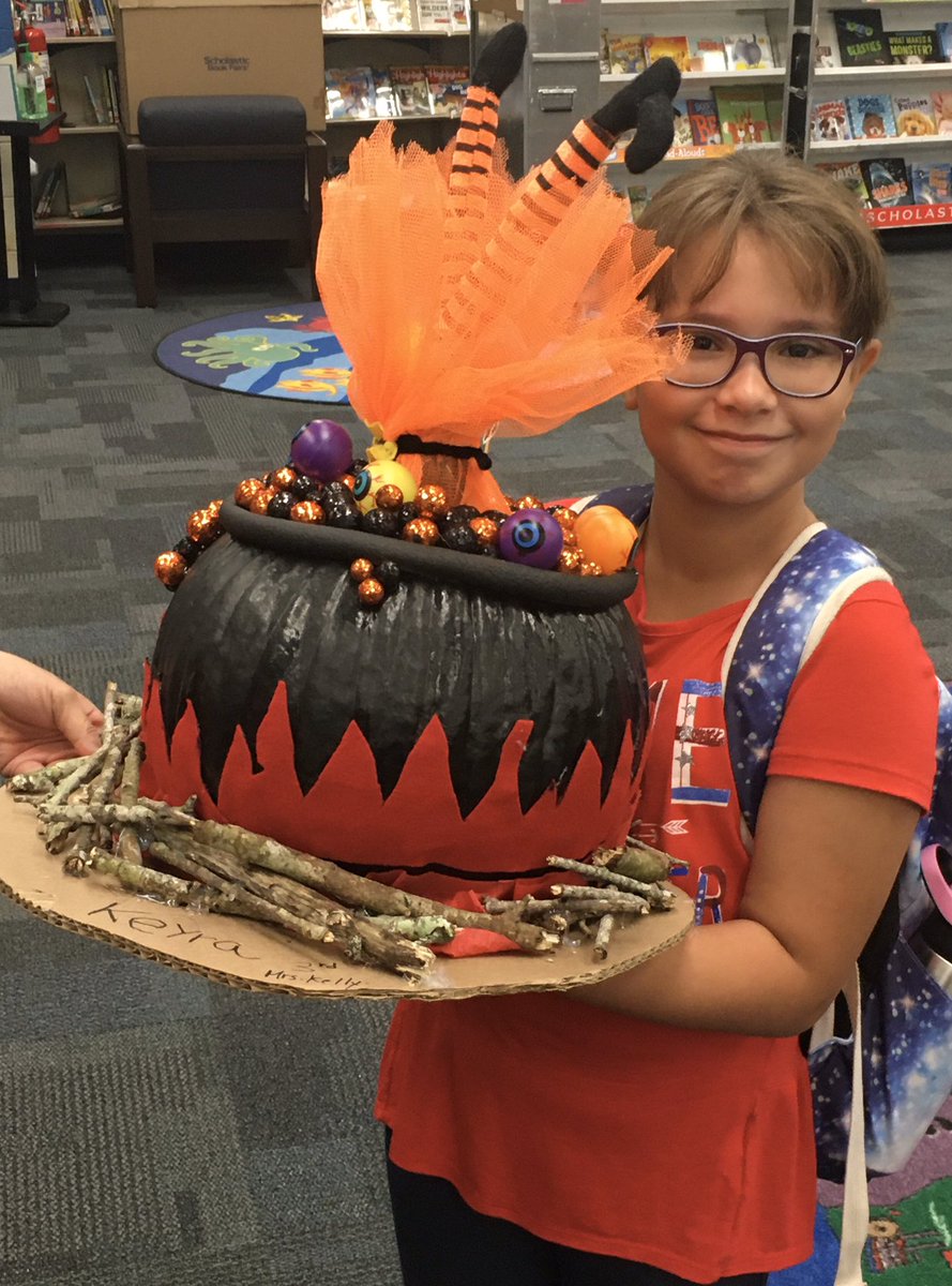 DickensonReads tweet media