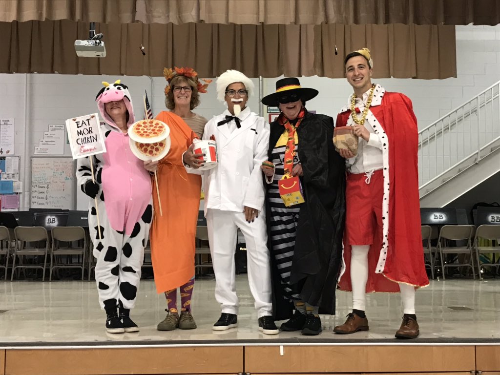 Christine9ONeil's tweet photo. Great costumes and a fantastic team. Hope everyone has a safe Halloween. @LangesMatt those tights were amazing. #fingerlickingood #Together203 https://t.co/avTMDvWXzk