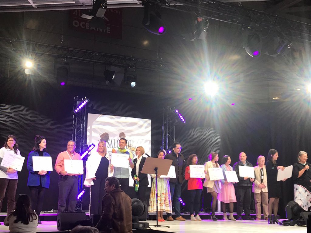 proecuadorint's tweet photo. La empresa ecuatoriana Costa Esmeraldas obtuvo el premio “Cocoa of Excellence 2019”, como mejor cacao de Sudamérica en la entrega de galardones del Salón de Chocolate🍫 de París @salonchocolat, en su aniversario número 25. ¡Felicitaciones👏🏻! 🏆 https://t.co/fPFcSv5ECk