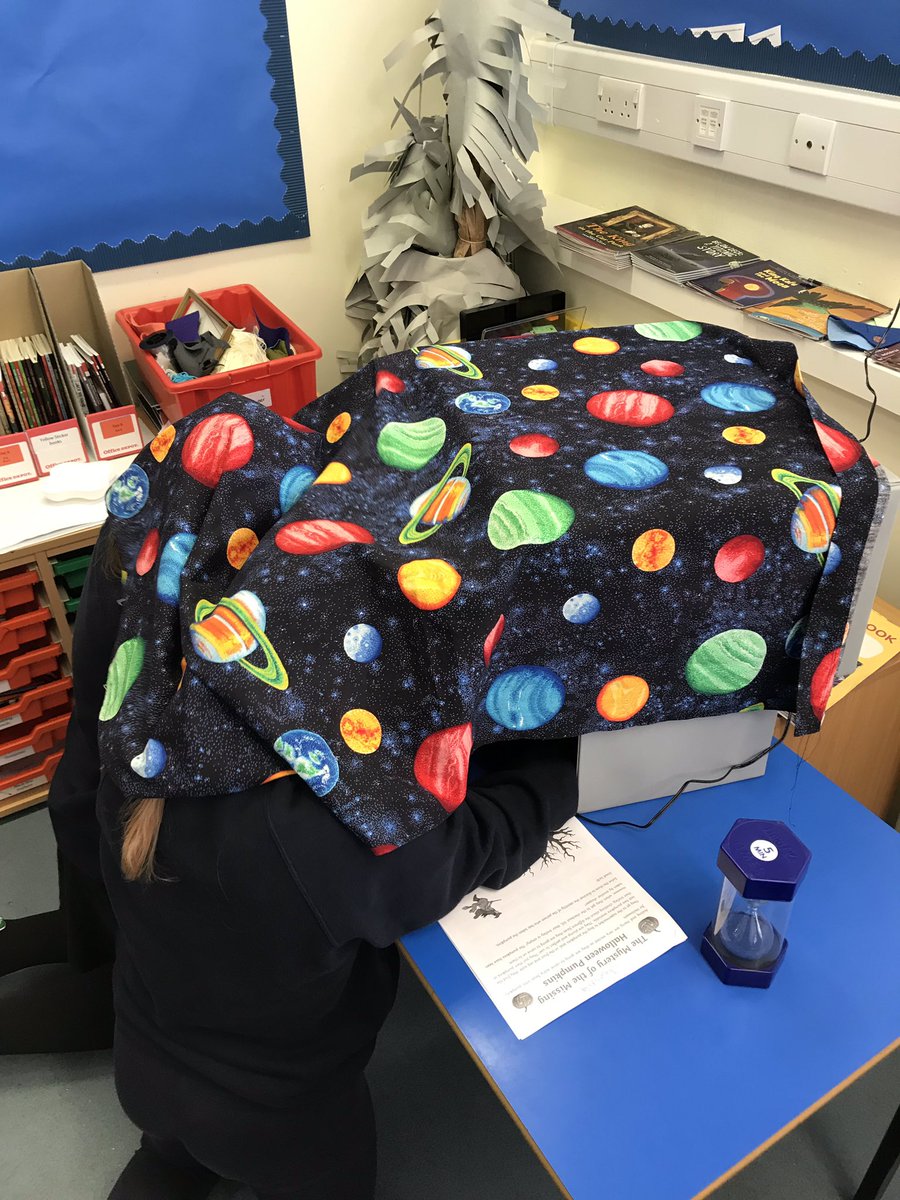 mistersinc's tweet image. Experiments with light 💡 

P7 had the opportunity to tinker with a light box, mirrors and some prisms today as we study the James Webb Space Telescope 🔭 🛰 and try to understand some of the properties of light. @CurvedHouseKids #deepspacediary @WL_STEM @dedridgeps