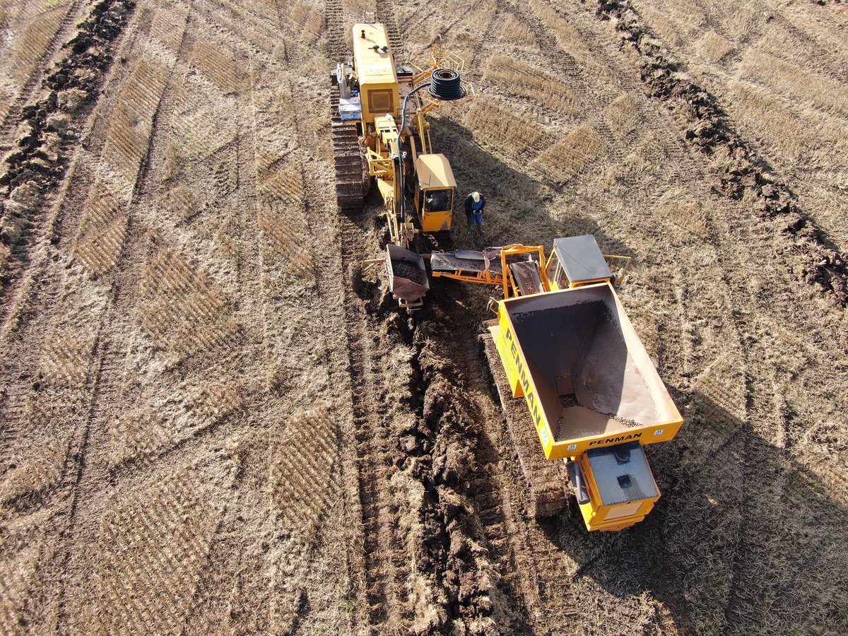 MeiklemStuart's tweet photo. New drainage scheme 12m centres 900mm deep gravel to plough layer #landdrainage #interdrain https://t.co/EcDkLZdFsA