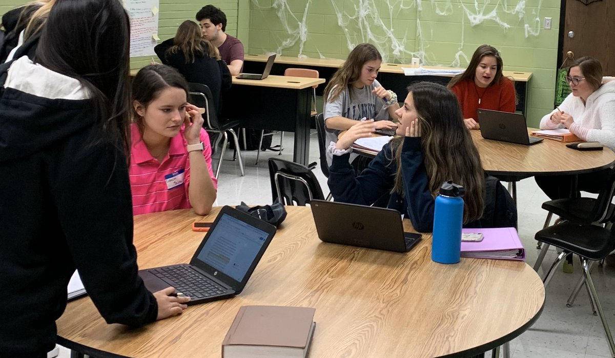 chagrinfallshof's tweet image. Huge shoutout &amp;amp; big thanks to @CFWritePlace who helped over 40 Honors 11 &amp;amp; CP12 students via visits &amp;amp; OWLs ! What a treat to find  the place bustling during Tiger Period when a senior &amp;amp; I stopped in for an APA handout for a TRI-C course.  #greatresource #halloween2019 🦉