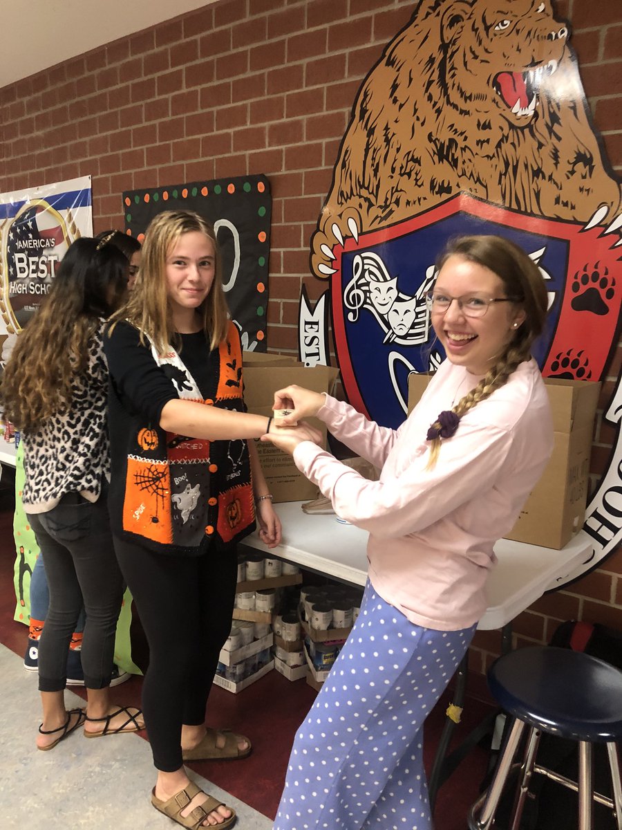 gfhslead4change's tweet photo. The Can-Do’s in action during our @lead4changeorg Halloween Costume Food Drive!!!! THANK YOU to the Grizzlies who brought in 3 cans to wear your Halloween costumes!!! #lead4change #gfhslead4change #fooddrive #candos #grassfieldhs https://t.co/VXLlACZu9r